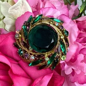 ART deco brooch Circular With Rhinestone Emerald Green Crystal